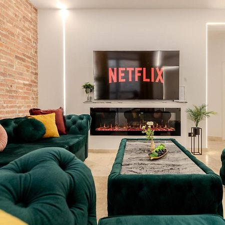 Luxury Living: Smart 2Br Apartment At Unirii Square ブカレスト エクステリア 写真