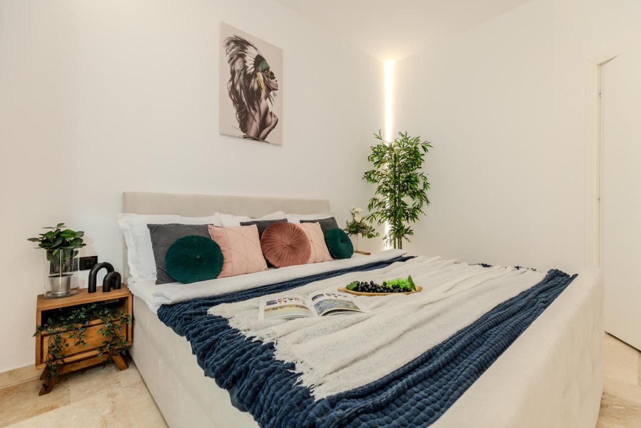 Luxury Living: Smart 2Br Apartment At Unirii Square ブカレスト エクステリア 写真