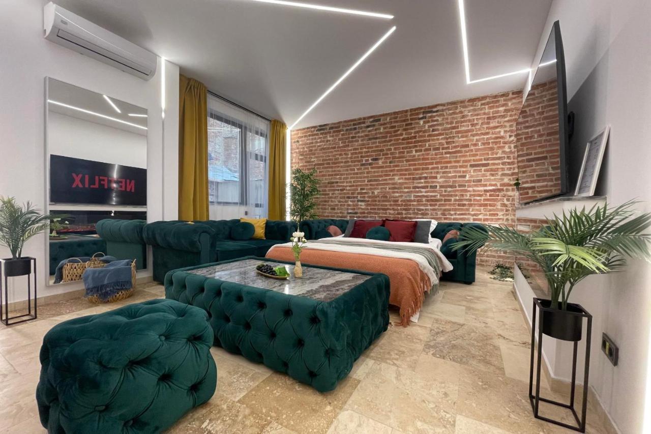 Luxury Living: Smart 2Br Apartment At Unirii Square ブカレスト エクステリア 写真