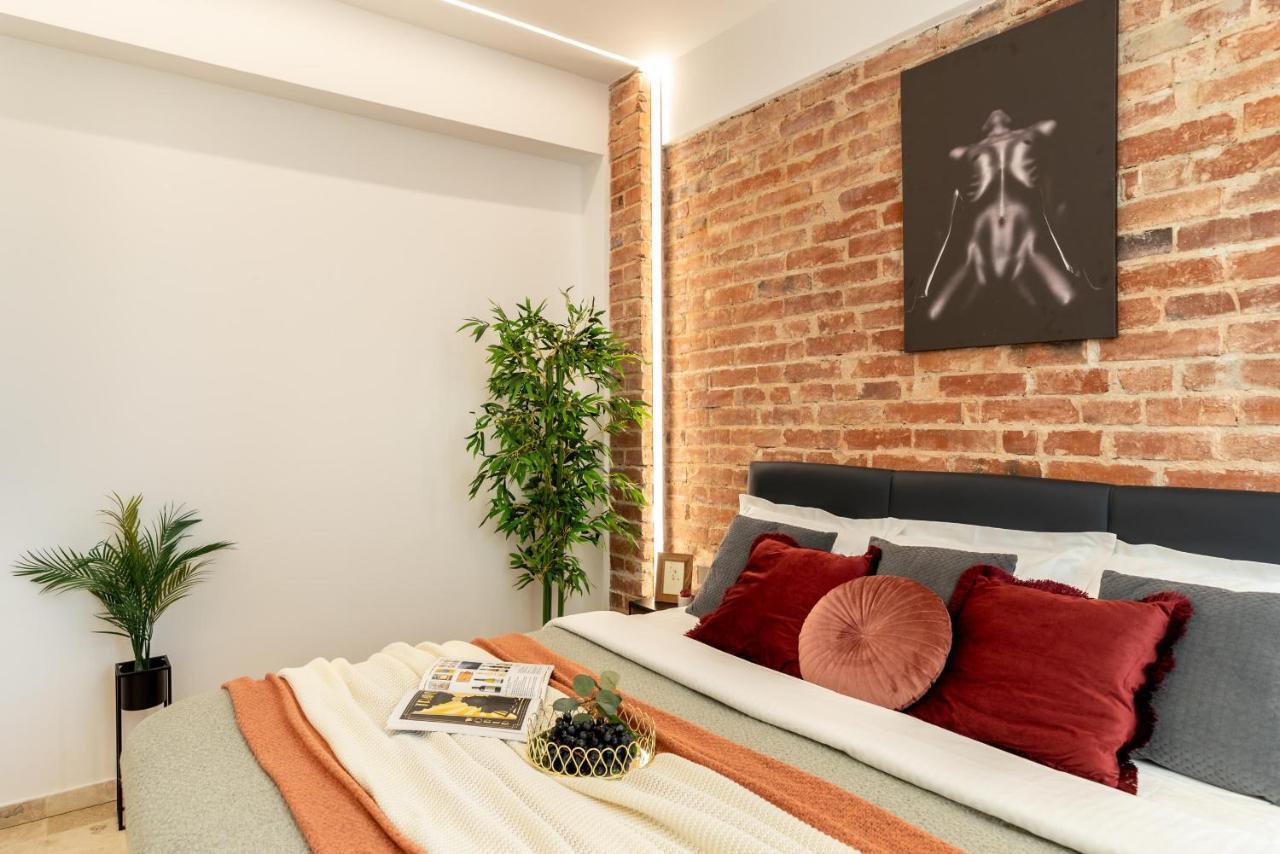 Luxury Living: Smart 2Br Apartment At Unirii Square ブカレスト エクステリア 写真