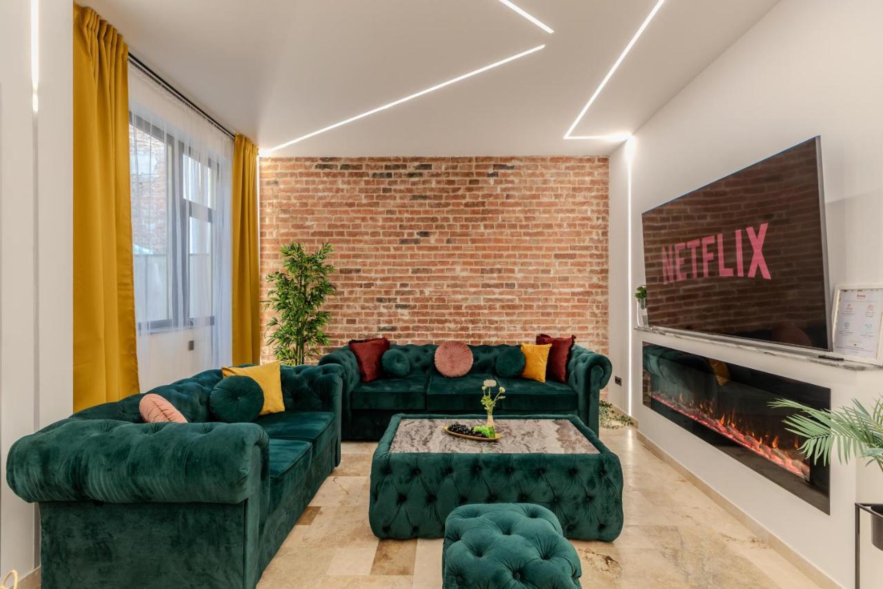Luxury Living: Smart 2Br Apartment At Unirii Square ブカレスト エクステリア 写真