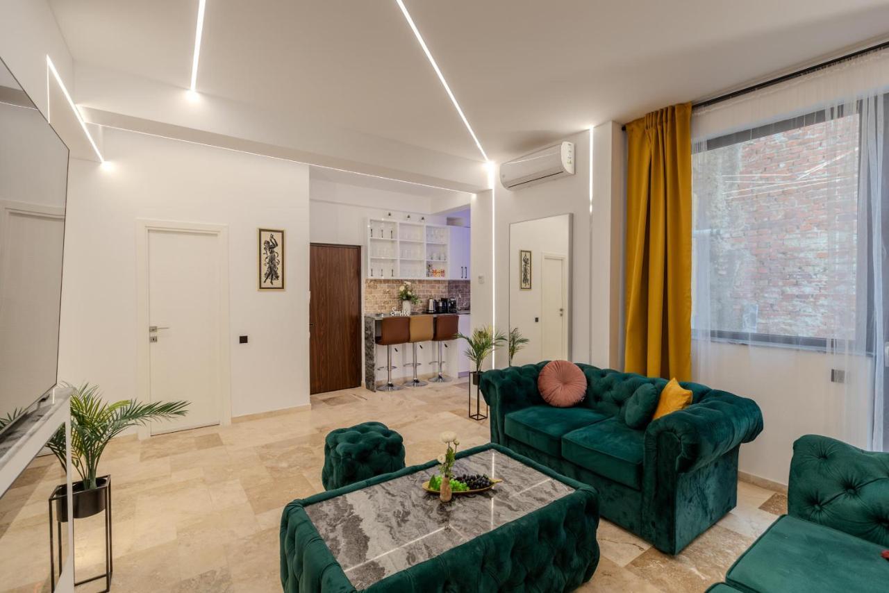 Luxury Living: Smart 2Br Apartment At Unirii Square ブカレスト エクステリア 写真