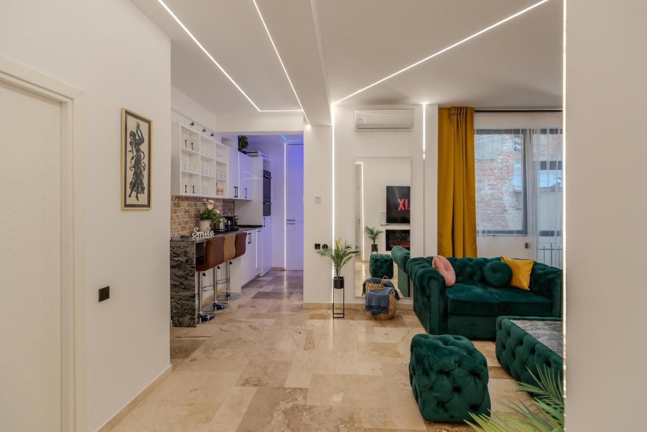 Luxury Living: Smart 2Br Apartment At Unirii Square ブカレスト エクステリア 写真