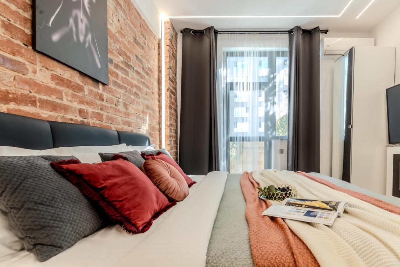 Luxury Living: Smart 2Br Apartment At Unirii Square ブカレスト エクステリア 写真