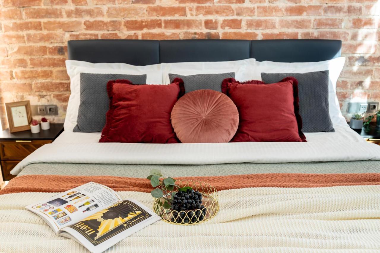 Luxury Living: Smart 2Br Apartment At Unirii Square ブカレスト エクステリア 写真