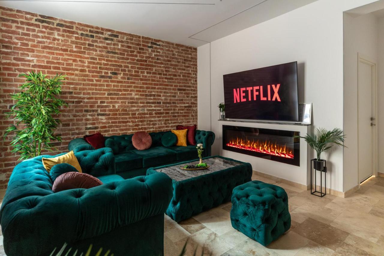 Luxury Living: Smart 2Br Apartment At Unirii Square ブカレスト エクステリア 写真