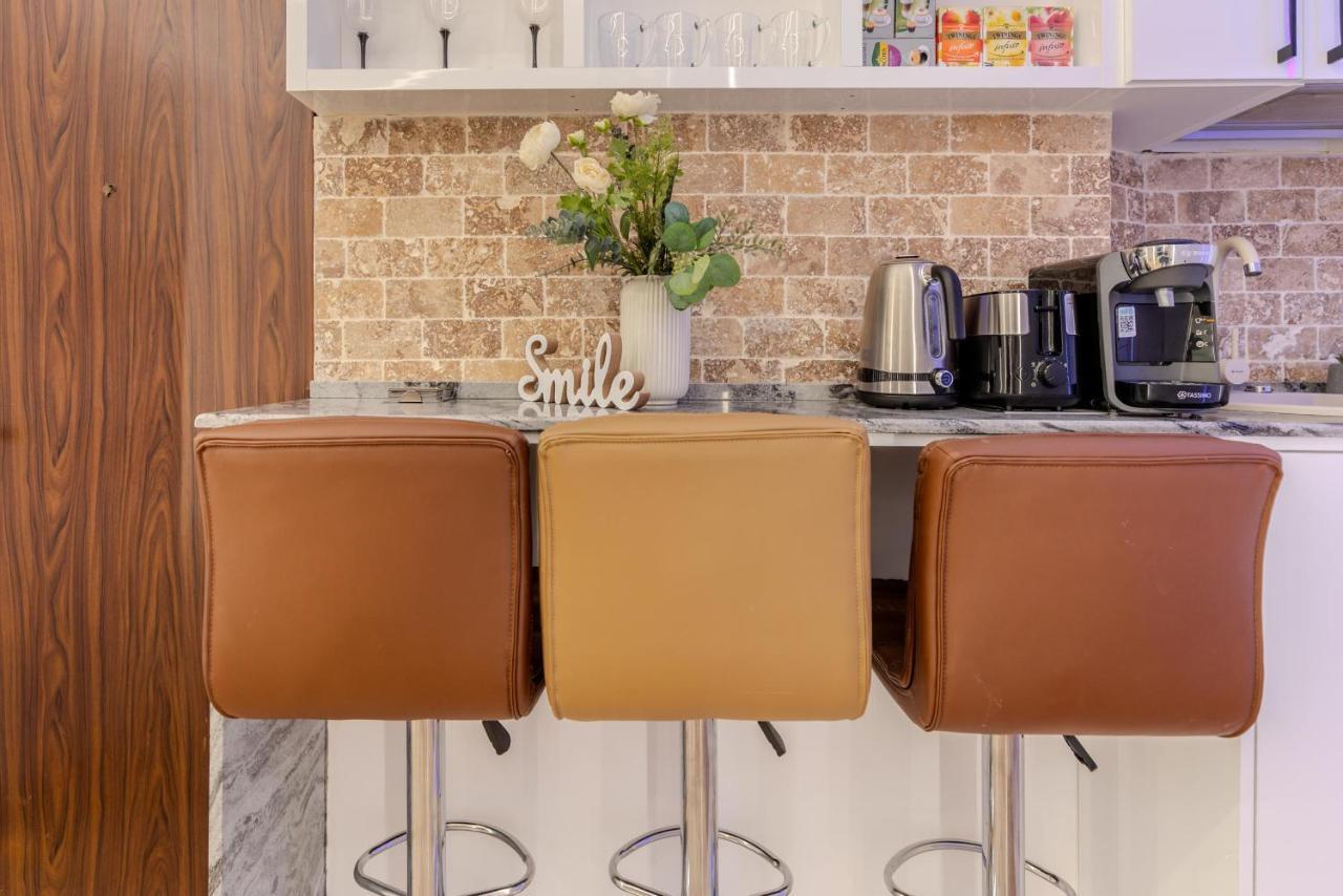 Luxury Living: Smart 2Br Apartment At Unirii Square ブカレスト エクステリア 写真