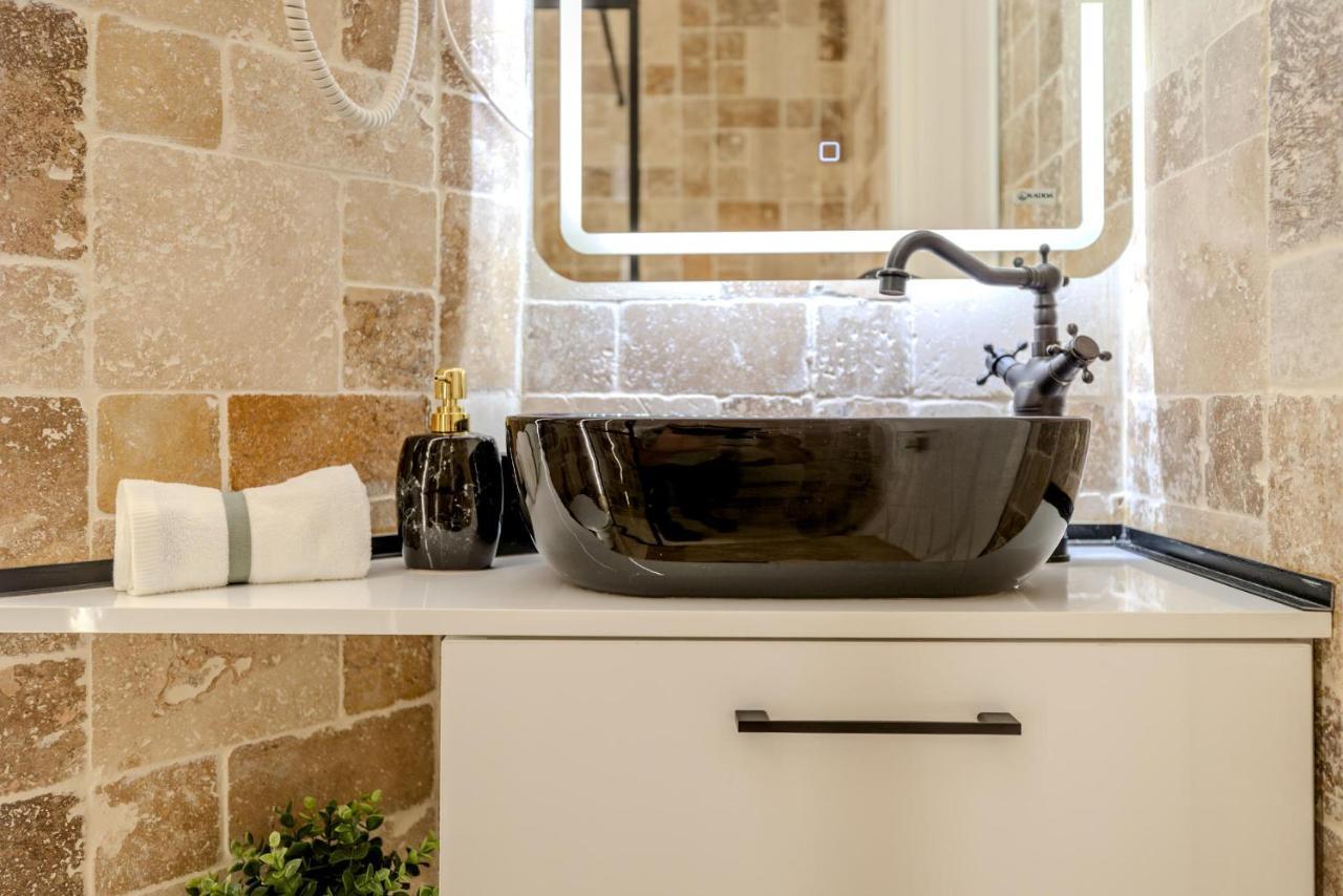 Luxury Living: Smart 2Br Apartment At Unirii Square ブカレスト エクステリア 写真