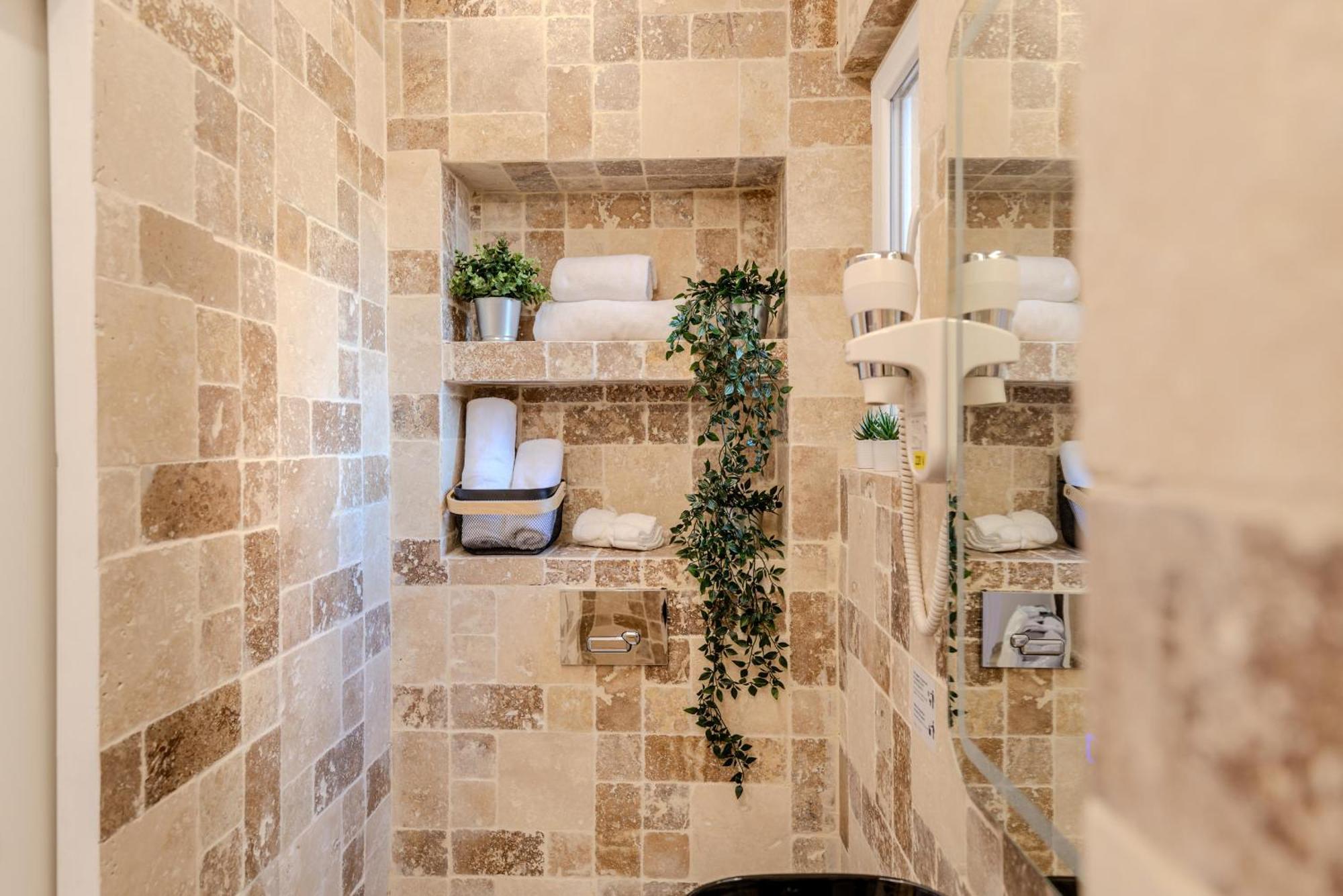 Luxury Living: Smart 2Br Apartment At Unirii Square ブカレスト エクステリア 写真